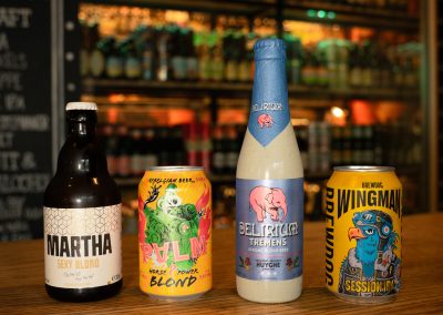 Vier speciaalbieren uit de walk-in bierkoeling van Koosje
